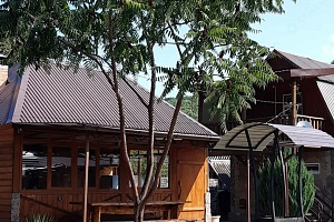 Гостевые дома Лагонаки с бассейном, "Домики у реки Дах" с бассейном - фото