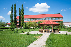 Гостиницы Ясного с бассейном, "ЛенОК" с бассейном - фото