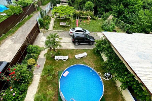 Гостевые дома Солоников с бассейном, "Кедр" с бассейном