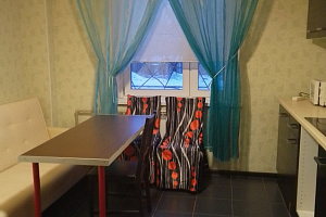 Гостиницы Нижнего Новгорода на набережной, "Недалеко от канатной дороги" 2х-комнатная на набережной