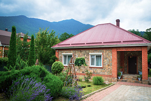 Гостевые дома Лагонаки с бассейном, "Volkov House" с бассейном - фото