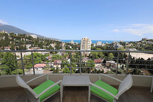 Квартиры Ялты с балконом, "С панорамным вина море и горы" 1-комнатная с балконом - цены