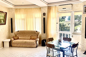 Отели Партенита с собственным пляжем, "VIP apartments" 2х-комнатная с собственным пляжем - цены