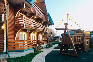 Гостевые дома Кучугур с бассейном, "Семейный клуб Янтарная сосна" с бассейном