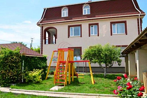 Гостевые дома Николаевки с бассейном, "Андреевский Флаг" с бассейном - фото