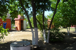 Гостевые дома Азовского моря с бассейном, "Дачник" с бассейном - забронировать номер