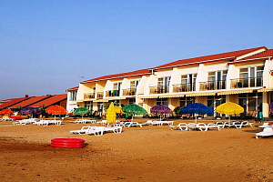 Отели Феодосии с собственным пляжем, "Хижина Робинзона" с собственным пляжем