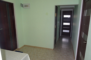Отдых в Абхазии с подогреваемым бассейном, 3х-комнатная Агрба 35 кв 27 с подогреваемым бассейном