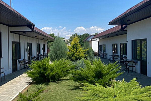Гостевые дома Николаевки с бассейном, "Баварский дворик" с бассейном - цены