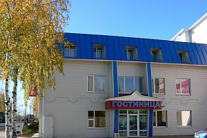 Гостиница в , "Прокопьевская" летом - фото