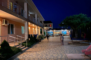 Гостевые дома Прибрежное с бассейном, "Dream Dom" с бассейном