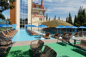 Отели Севастополя с бассейном, "Жаклин" с бассейном - фото