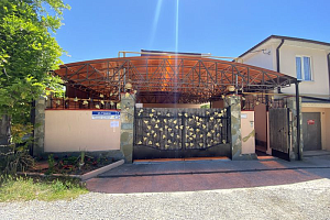 Гостевые дома Геленджика с подогреваемым бассейном, "Золотая Лоза" с подогреваемым бассейном