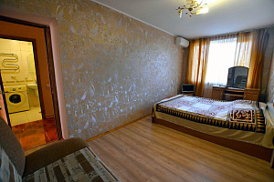 Квартиры Судака с бассейном, 2х-комнатная Айвазовского 25 с бассейном - раннее бронирование