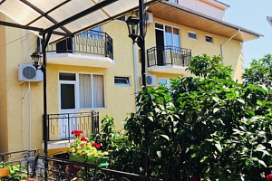 Отели Гагры с балконом, "Мандариновый сад" с балконом - фото