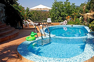 Отдых в Гурзуфе  с бассейном, "Снегири" с бассейном - цены