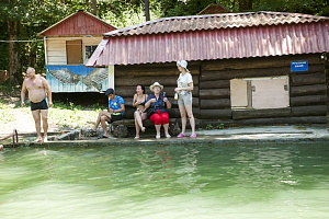 Базы отдыха Новомихайловского с бассейном, "Белые Скалы" с бассейном - цены