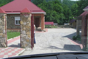 Частный сектор Гузерипля с бассейном, "У Рены" мини-отель с бассейном