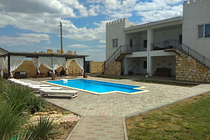 Гостевые дома Евпатории с бассейном, "Виктория" с бассейном - фото