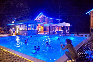 Базы отдыха Горячего Ключа с подогреваемым бассейном, "Поместье Холодный Ручей" с подогреваемым бассейном - фото