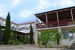 Гостевые дома Судака с бассейном, "Вилла Гостиный Дворик" с бассейном