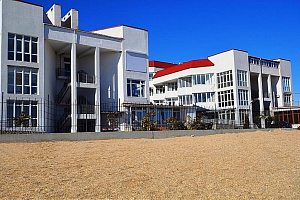 Отели Феодосии с собственным пляжем, "Апартаменты Море-Море на Черноморской набережной" с собственным пляжем - раннее бронирование