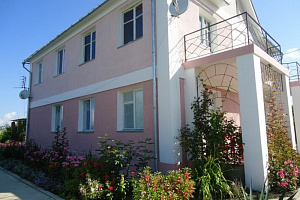 Дома Крыма на первой береговой линии, "Троянда" на первой береговой линии