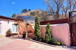 Дома Кисловодска в горах, "Комфортный" в горах - фото