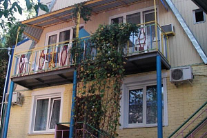 Гостевые дома Геленджика с балконом, "Домик у моря" с балконом