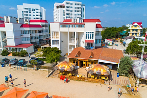Отели Феодосии с подогреваемым бассейном, "VIP Apartments on the beach" с подогреваемым бассейном