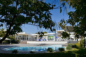 Отели Евпатории с бассейном, "Невский берег" гостиничный комплекс с бассейном - фото