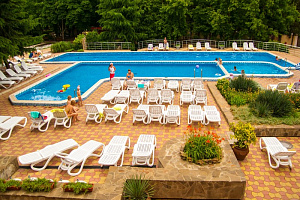 Отдых в ЮБК с бассейном, "GOLDEN FAMILY" санаторно-курортный комплекс с бассейном - раннее бронирование