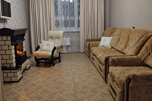 Квартиры Тюмени на месяц, "Уютная с камином" 2х-комнатная на месяц - раннее бронирование