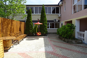 Гостевые дома Лермонтово с бассейном, "Горлица" с бассейном