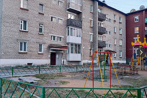 Квартиры Слюдянки на месяц, 2х-комнатная Ленина 140 кв 11 на месяц - фото