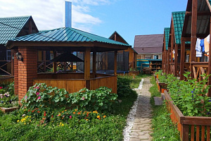 Гостевые дома Горячинска с бассейном, "Уютный Дворик" с бассейном