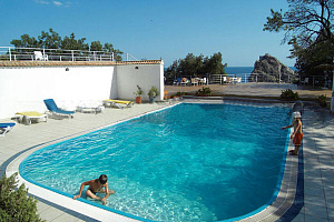 Отели ЮБК с подогреваемым бассейном, "Симеиз" парк-отель с подогреваемым бассейном