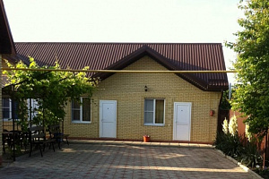 Гостиницы Приморско-Ахтарска с бассейном, "Династия" с бассейном