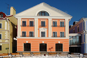 Гостиницы Пскова с парковкой, "Золотая набережная" с парковкой - фото