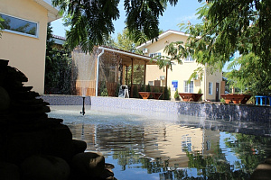 Гостиницы Кучугур с бассейном, "Голубая Бухта" с бассейном - раннее бронирование