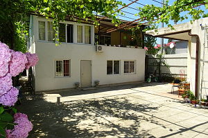 Частный сектор в Гагре, снять жилье в октябре, "Афина" - фото