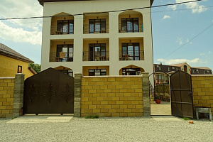 Гостевые дома Криницы с бассейном, "Золотая Бухара" с бассейном - фото