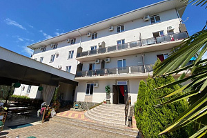 Гостиницы Цандрипша с бассейном, "Абхазия" парк-отель с бассейном