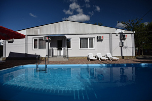 Базы отдыха Голубицкой с бассейном, "Апартаменты на б/о Мираж" с бассейном - фото