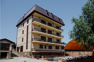 Гостиницы Краснодара с подогреваемым бассейном, "Лесная Сказка" гостиничный комплекс с подогреваемым бассейном - фото