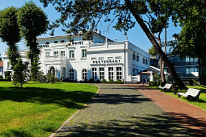 Отели Янтарного с бассейном, "Schloss-Hotel" с бассейном - фото
