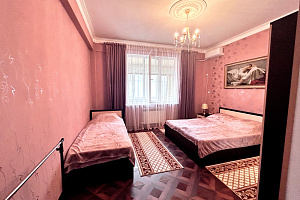 Квартиры Махачкалы 2-комнатные, "Большая уютная" 2х-комнатная 2х-комнатная - раннее бронирование