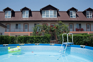 Отели Заозерного с бассейном, "Ада-Хаяль" с бассейном - фото