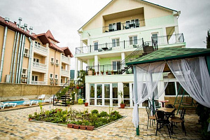 Гостевые дома Крыма с бассейном, "Акация" с бассейном - фото