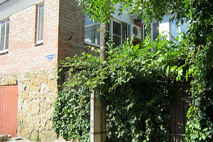 Гостевые дома Анапы на набережной, "Зелёный Дворик" на набережной